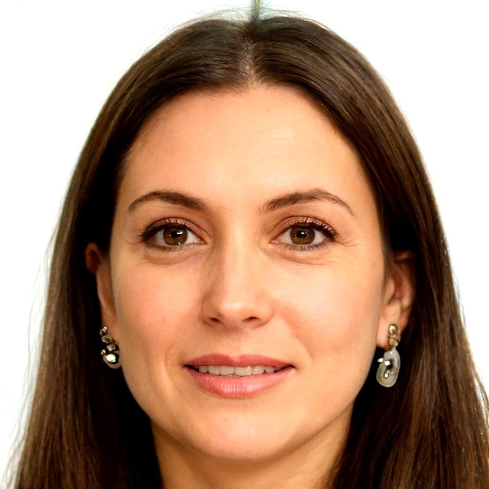 Portrait of Aoife Brennan, instructor specialising in debt strategy and financial planning
